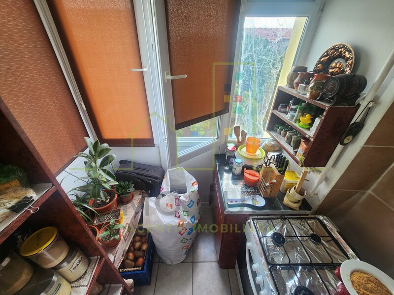 Timisoara Apartament cu 3 camere. Decomandat. Lipovei. Bloc izolat.